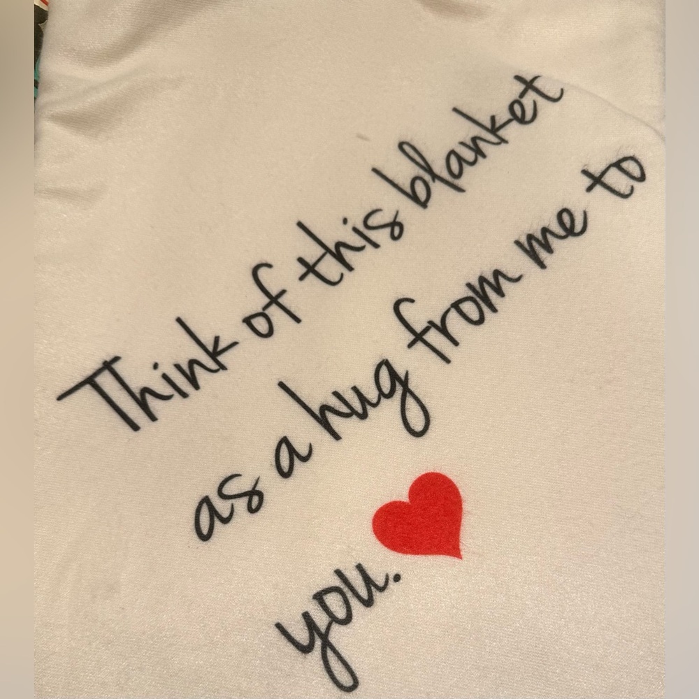 Sentimental throw blanket in Cream. New no tags - Picture 6 of 8